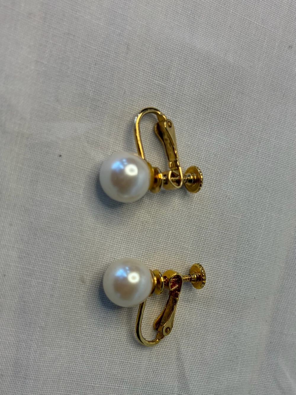 Vintage Classic Gold Pearl Clip-On Earrings - White Pearls